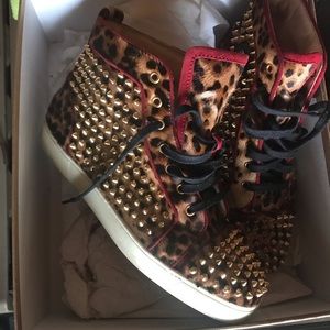 100% authentic.... description on the box ...